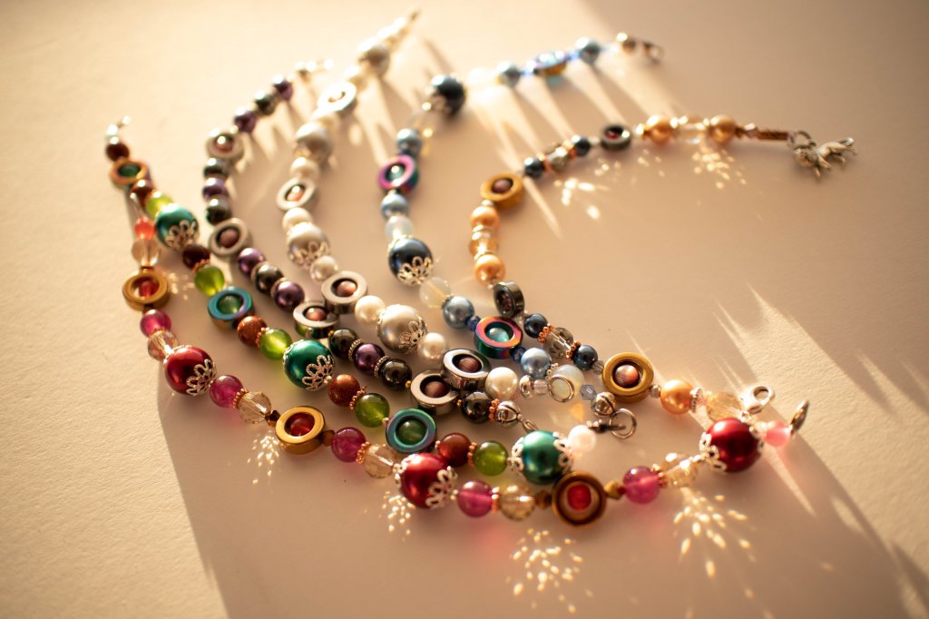 Surrealpete single strand bracelets